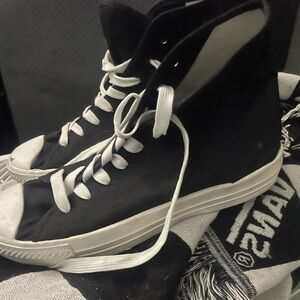 Calpia men size 9. Black and White High-Top Sneakers authentic CA inmate shoes